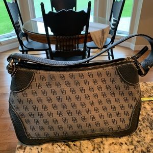 Dooney & Bourke bag like new